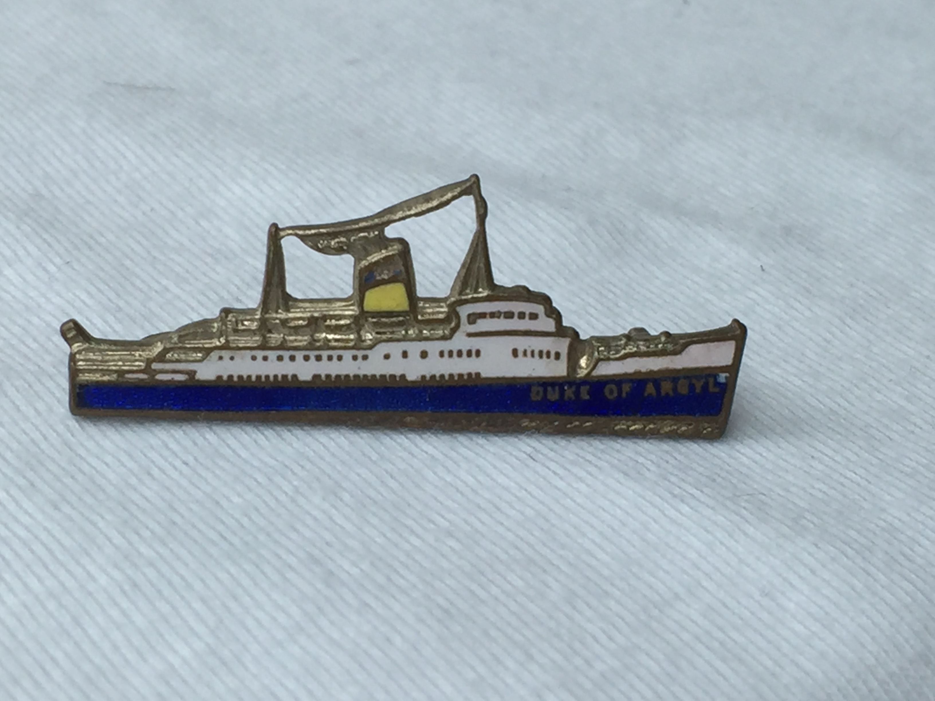 SHIP SHAPE LAPEL PIN FROM THE HEYSHAM-BELFAST FERRY CROSSING VESSEL THE DUKE OF ARGYLL