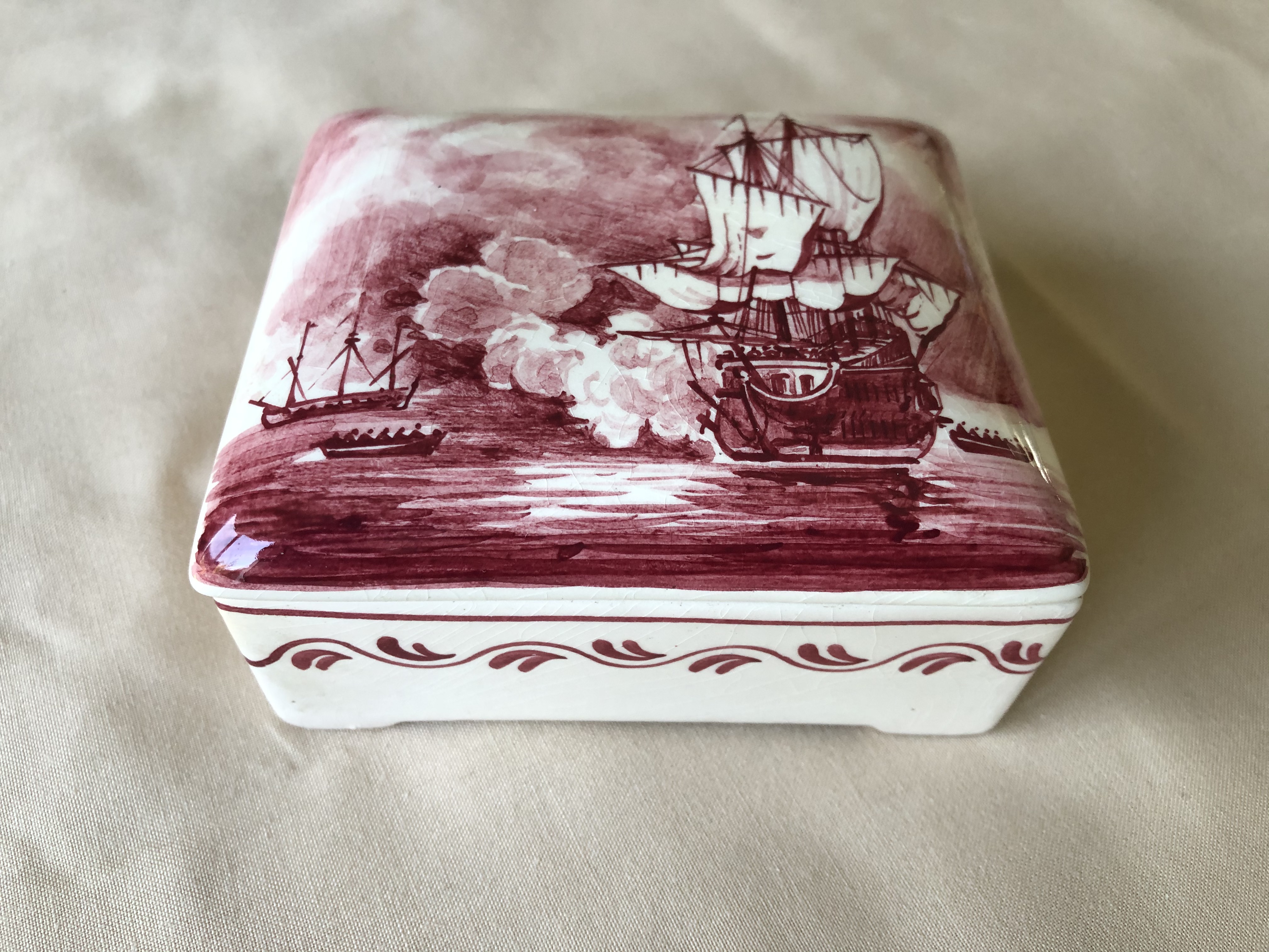 SUPERB SOUVENIR DUTCH HAND PAINTED BOX ENTITLED THE CANNON SHOT