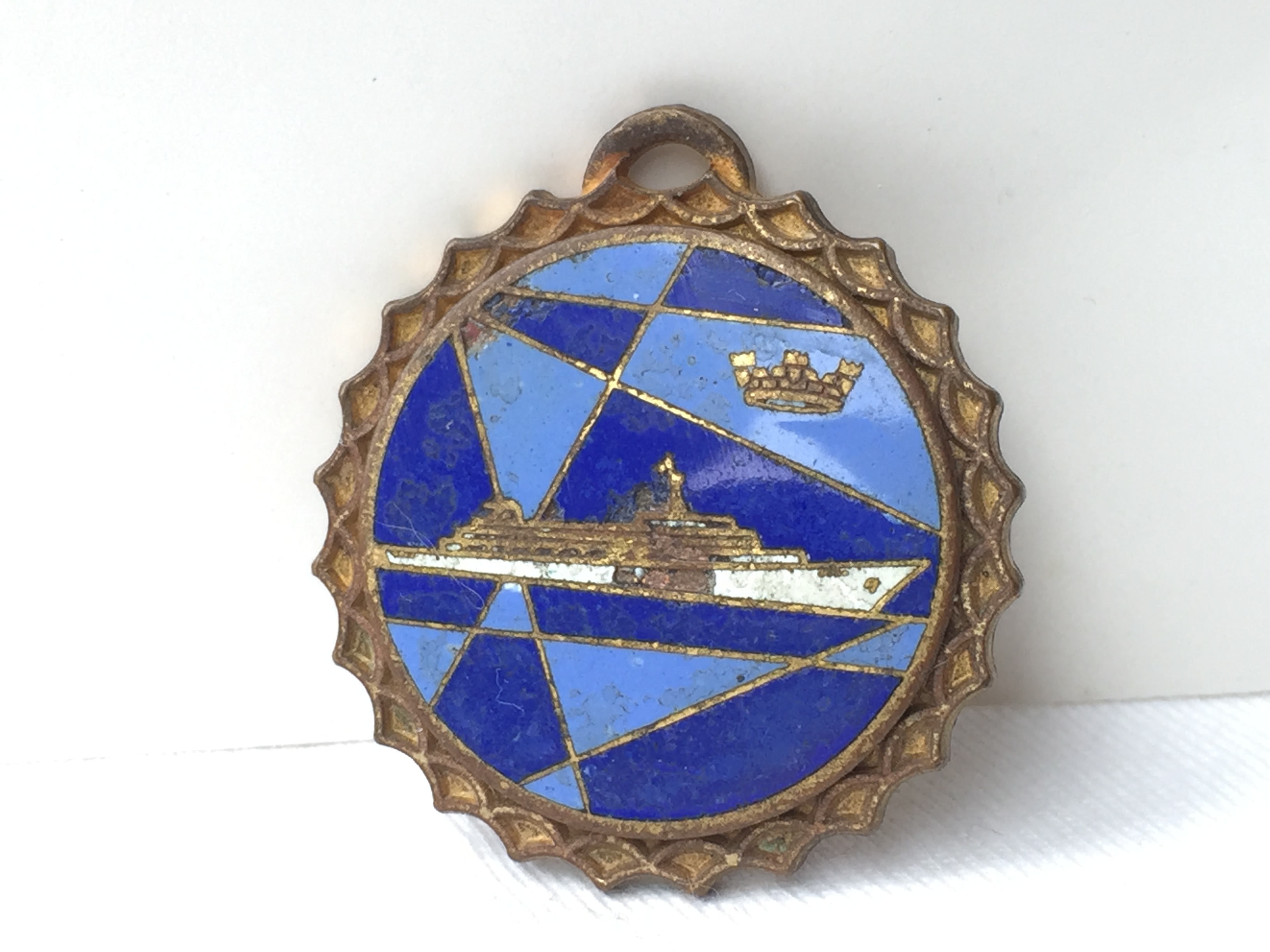LAPEL PIN BADGE FROM THE HOME LINE VESSEL THE SS OCEANIC