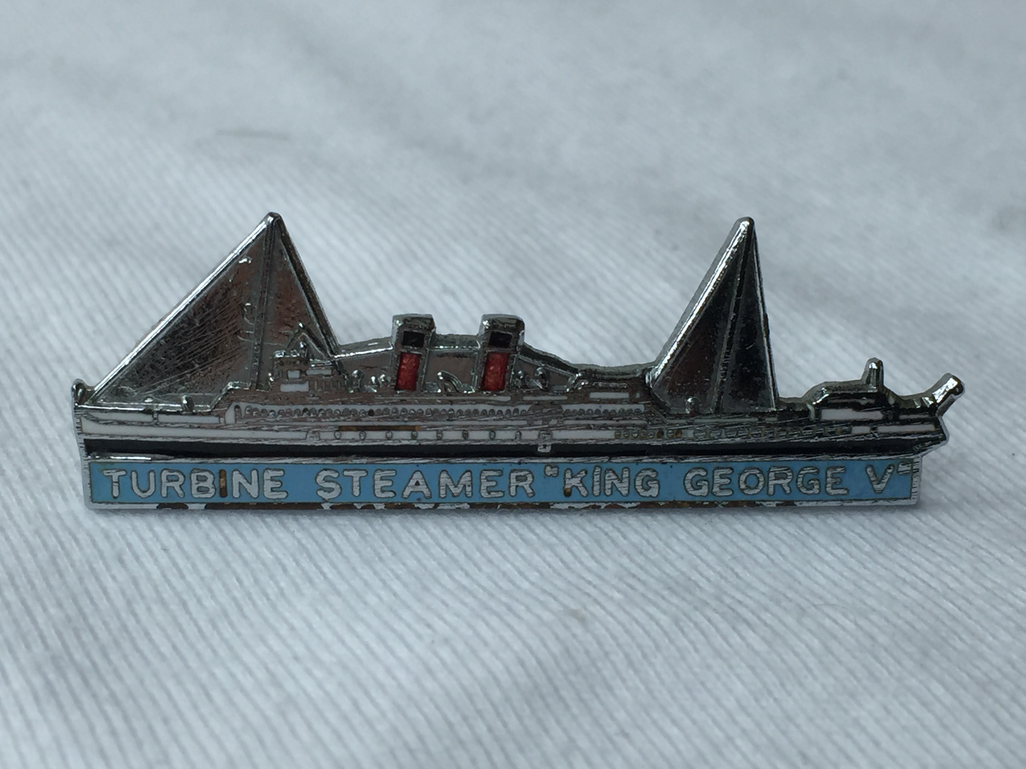 SHIP SHAPE LAPEL PIN FROM THE CLYDE FERRY CROSSING VESSEL THE KING GEORGE V