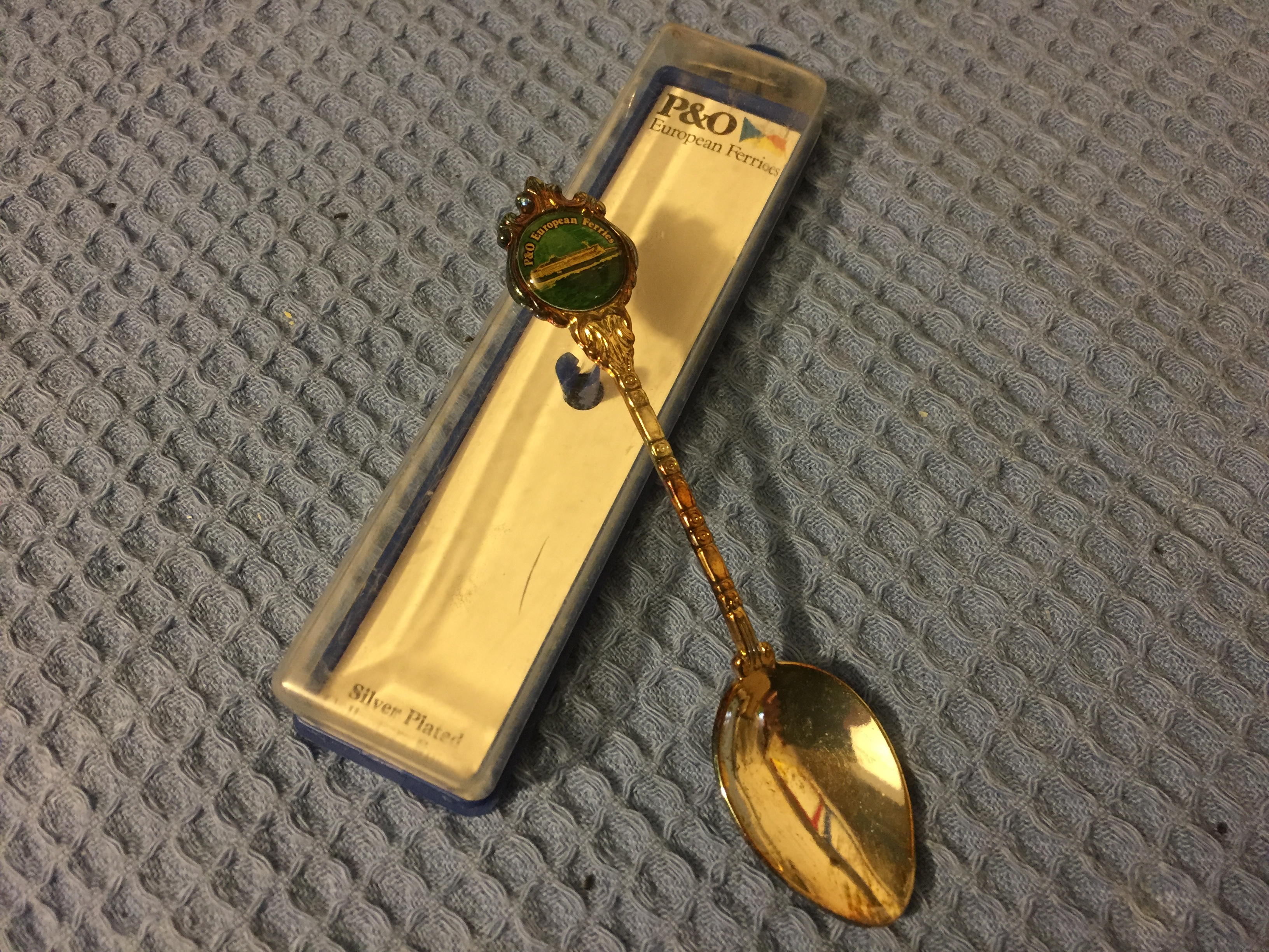 BOXED SOUVENIR SPOON FROM THE P&O EUROPEAN FERRIES COMPANY        