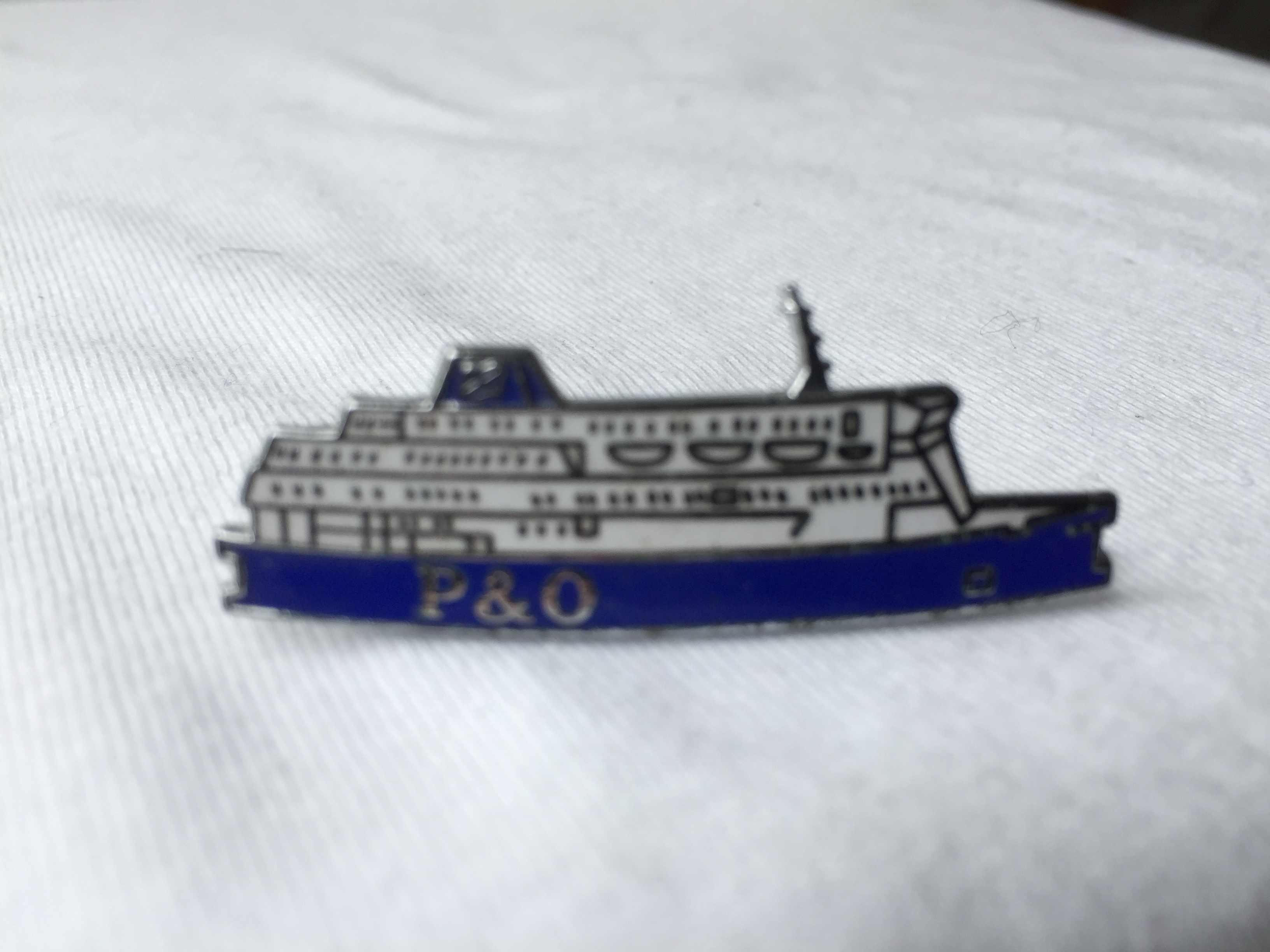 SHIP SHAPE LAPEL PIN FROM THE P&O FERRY CROSSING SERVICE