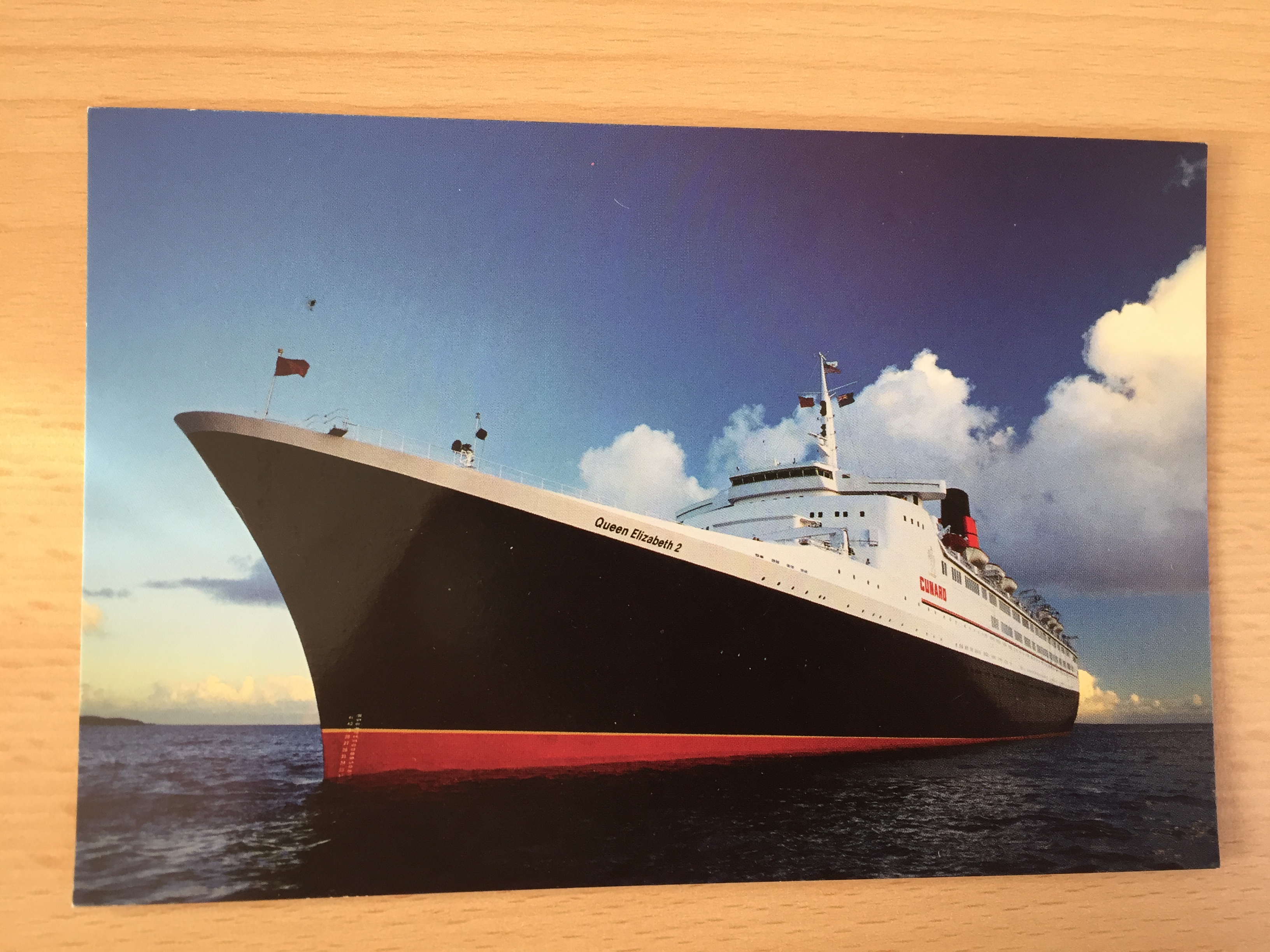UNUSED COLOUR POSTCARD FROM THE CUNARD LINE VESSEL THE QE2