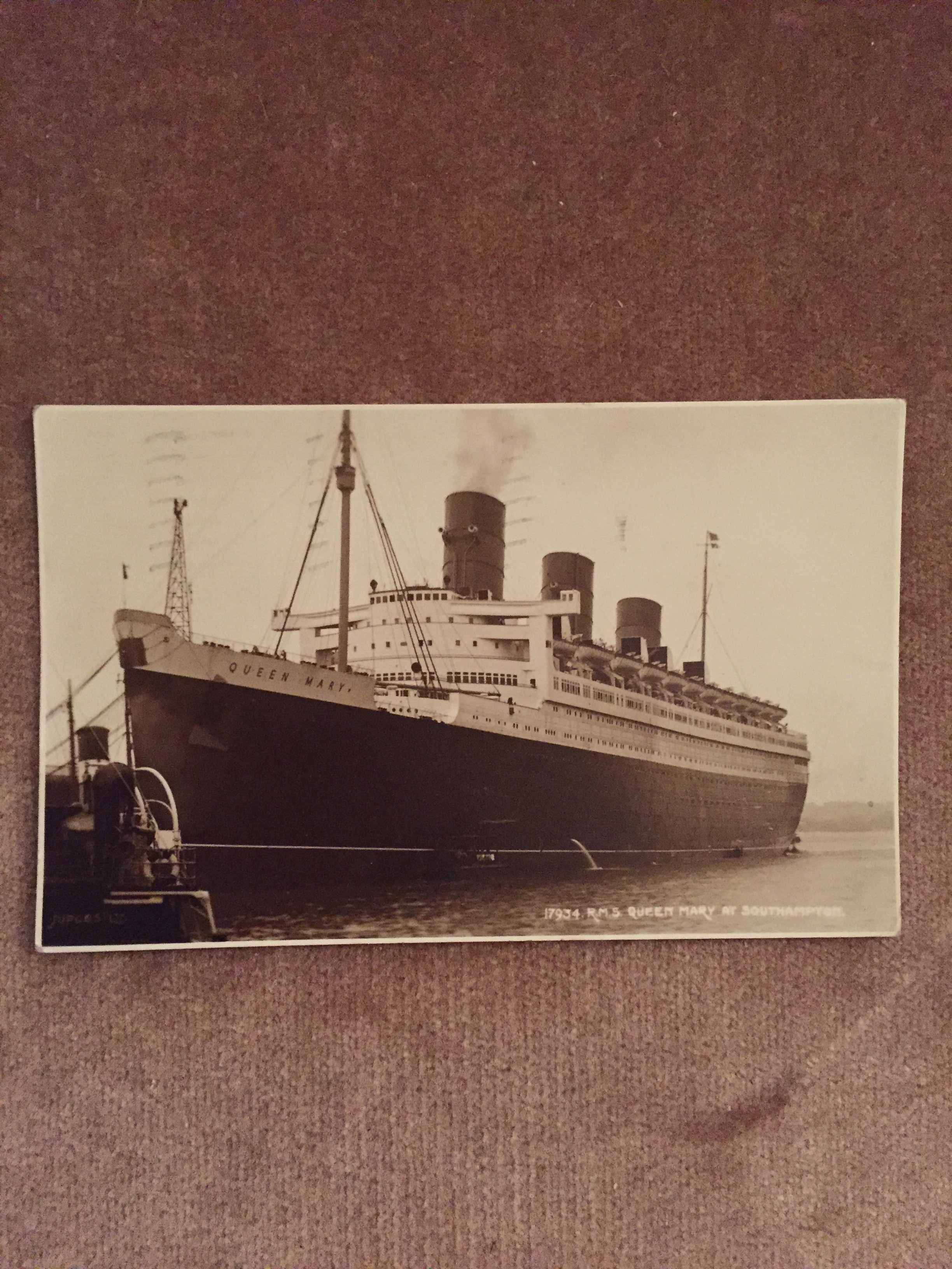 USED B/W POSTCARD FROM THE VERY FAMOUS OLD CUNARD LINE VESSEL THE QUEEN MARY