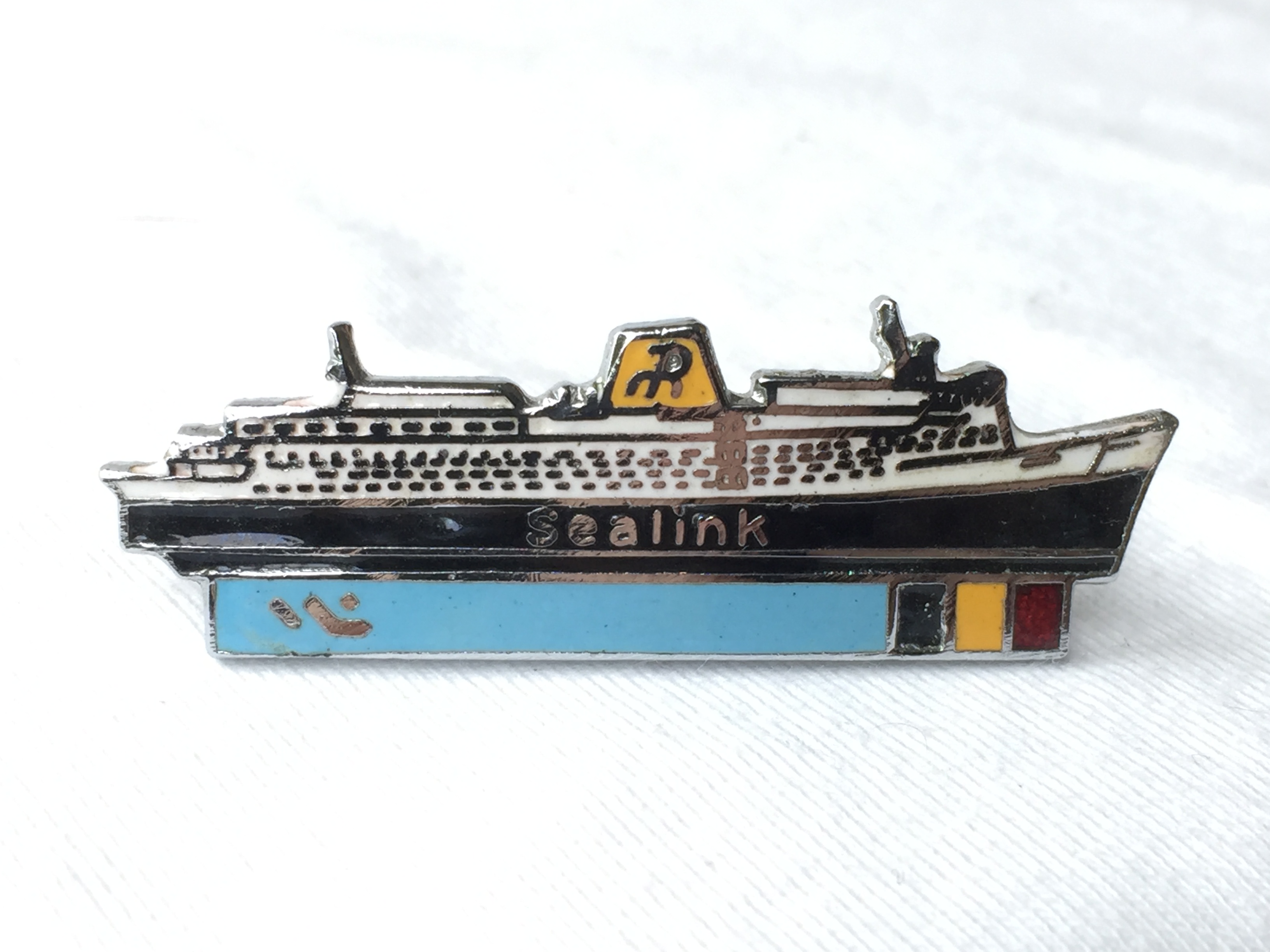 SHIP SHAPE LAPEL PIN FROM THE SEALINK FERRY CROSSING SERVICE