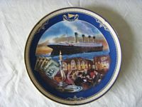 A TITANIC SOUVENIR PLATE FROM A LIMITED EDITION COLLECTION BY JAMES GRIFFIN