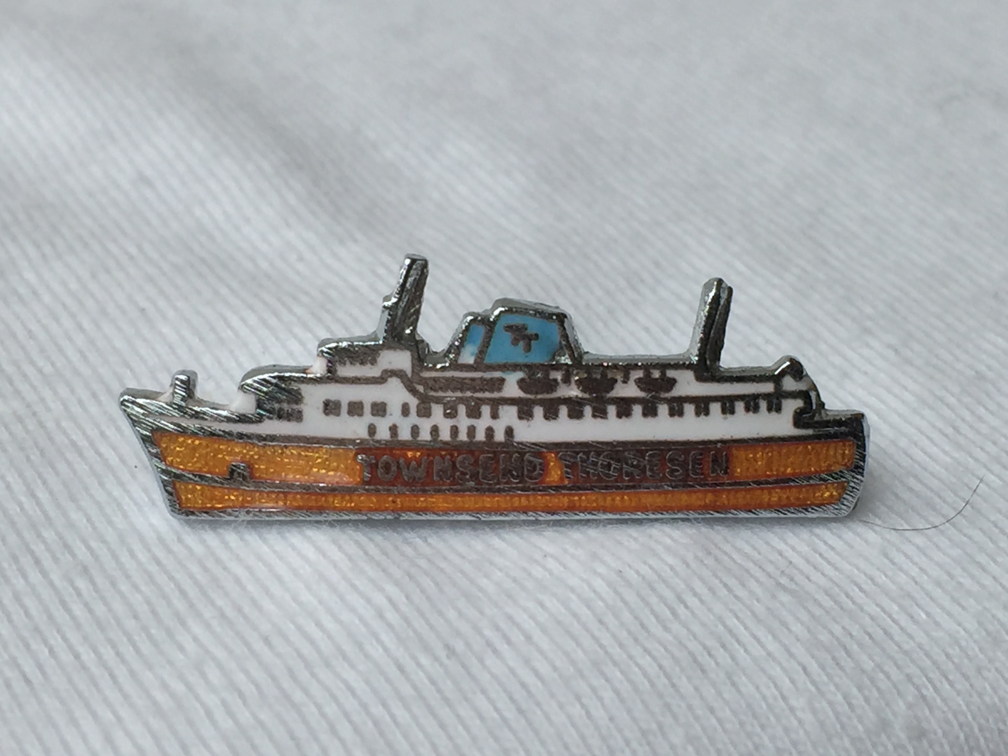 SHIP SHAPE LAPEL PIN FROM THE FERRY CROSSING SERVICE COMPANY TOWNSEND THORESEN 