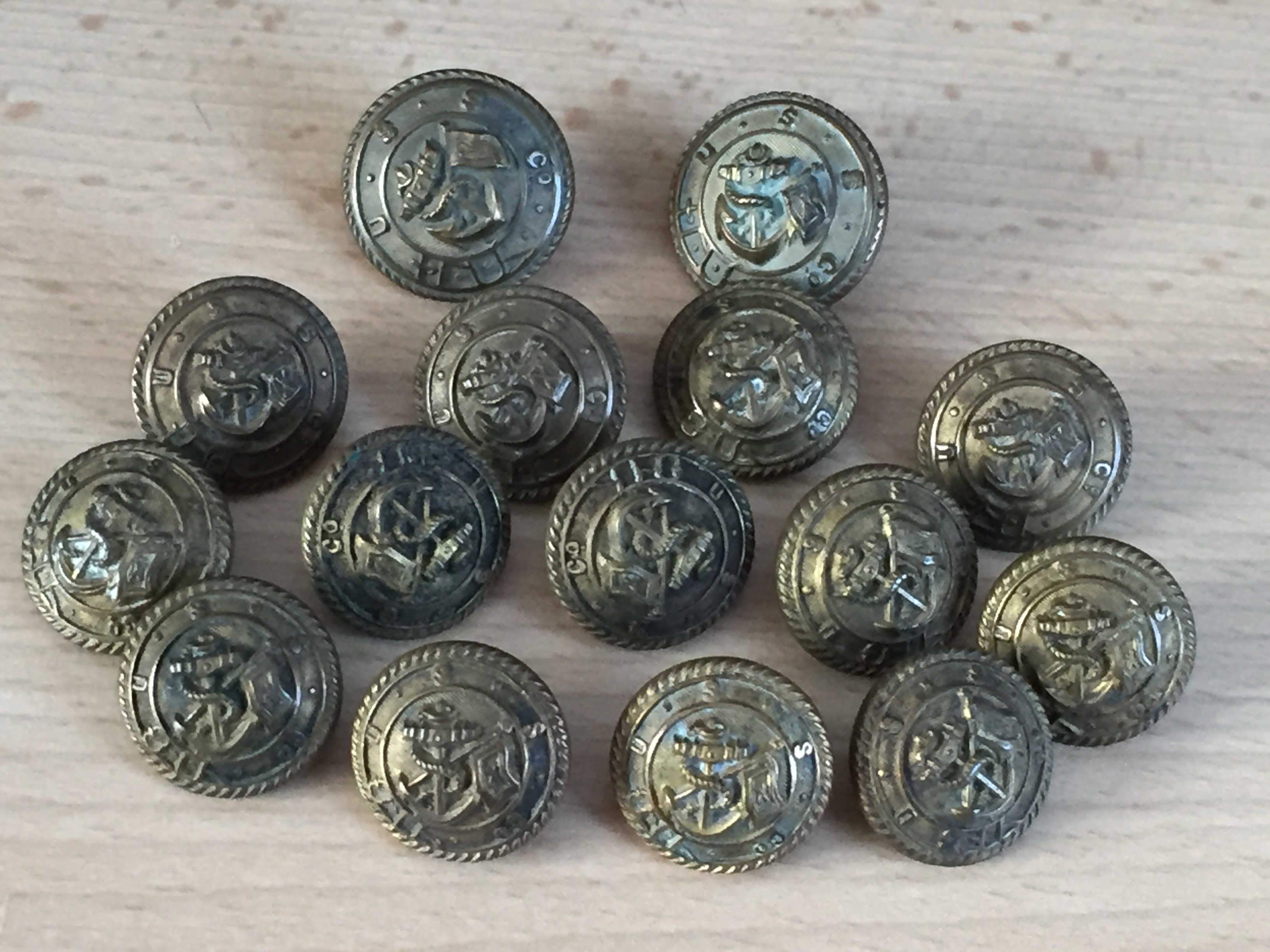 ASSORTED SIZE COLLECTION OF GOLD COLOURED OFFICERS COAT BUTTONS FROM THE UNION STEAMSHIP COMPANY
