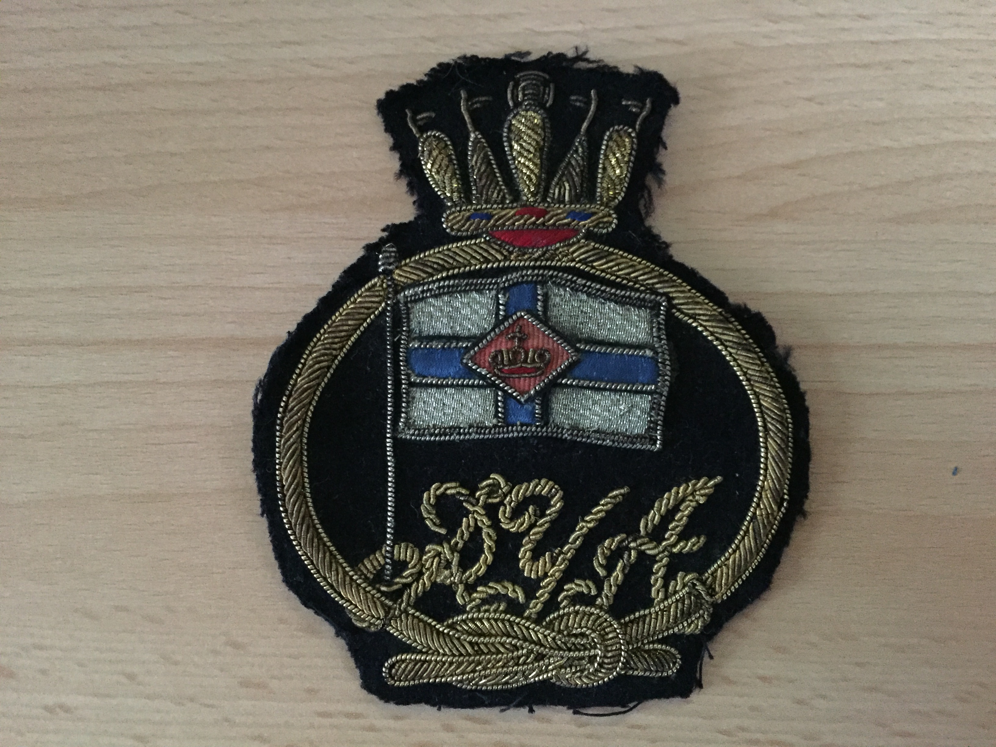 VERY EARLY TYPE OFFICERS BADGE FROM THE ROYAL YACHT ASSOCIATION 