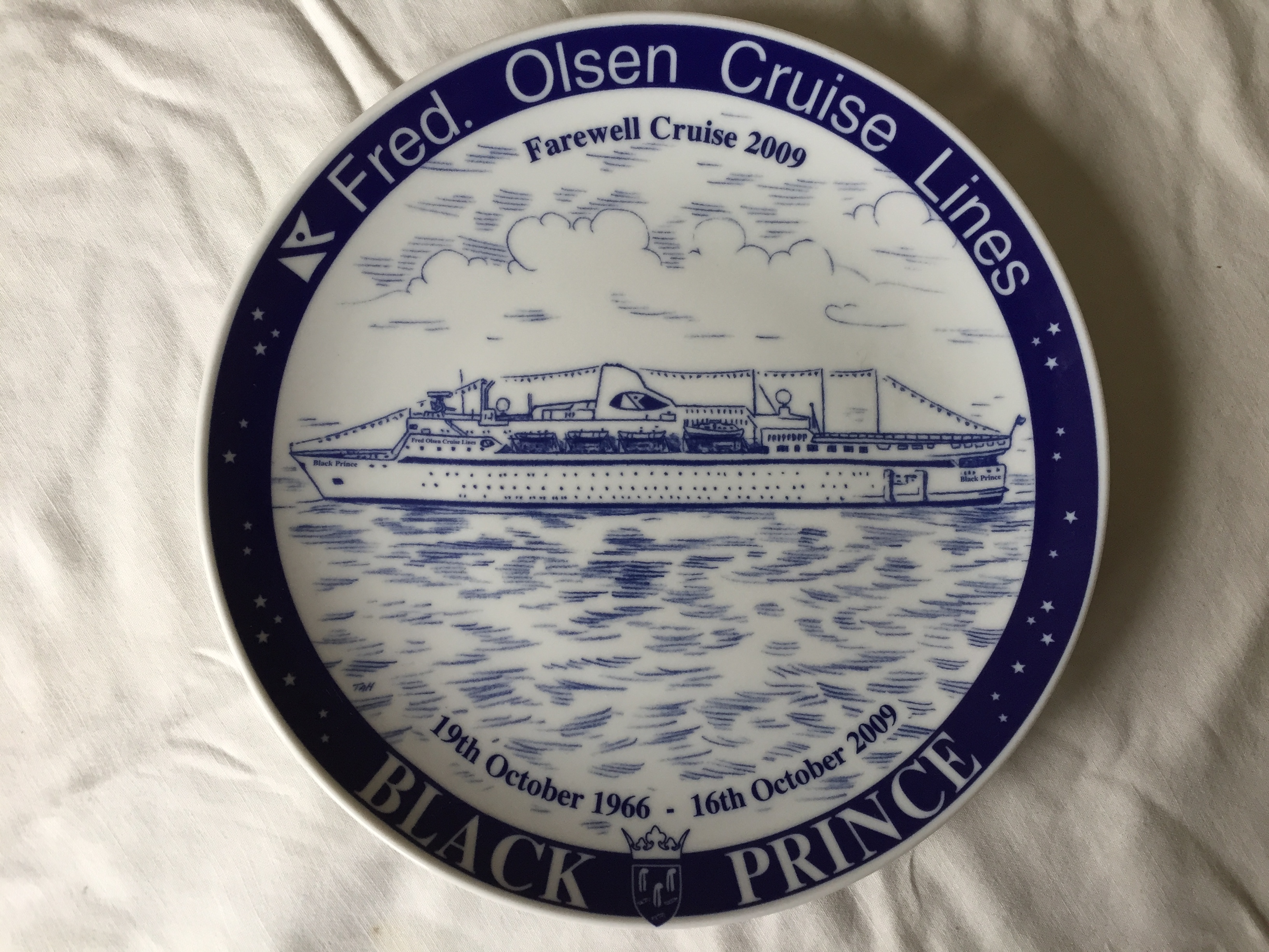 FAREWELL CRUISE PLATE FROM THE FRED OLSEN LINES VESSEL THE BLACK PRINCE