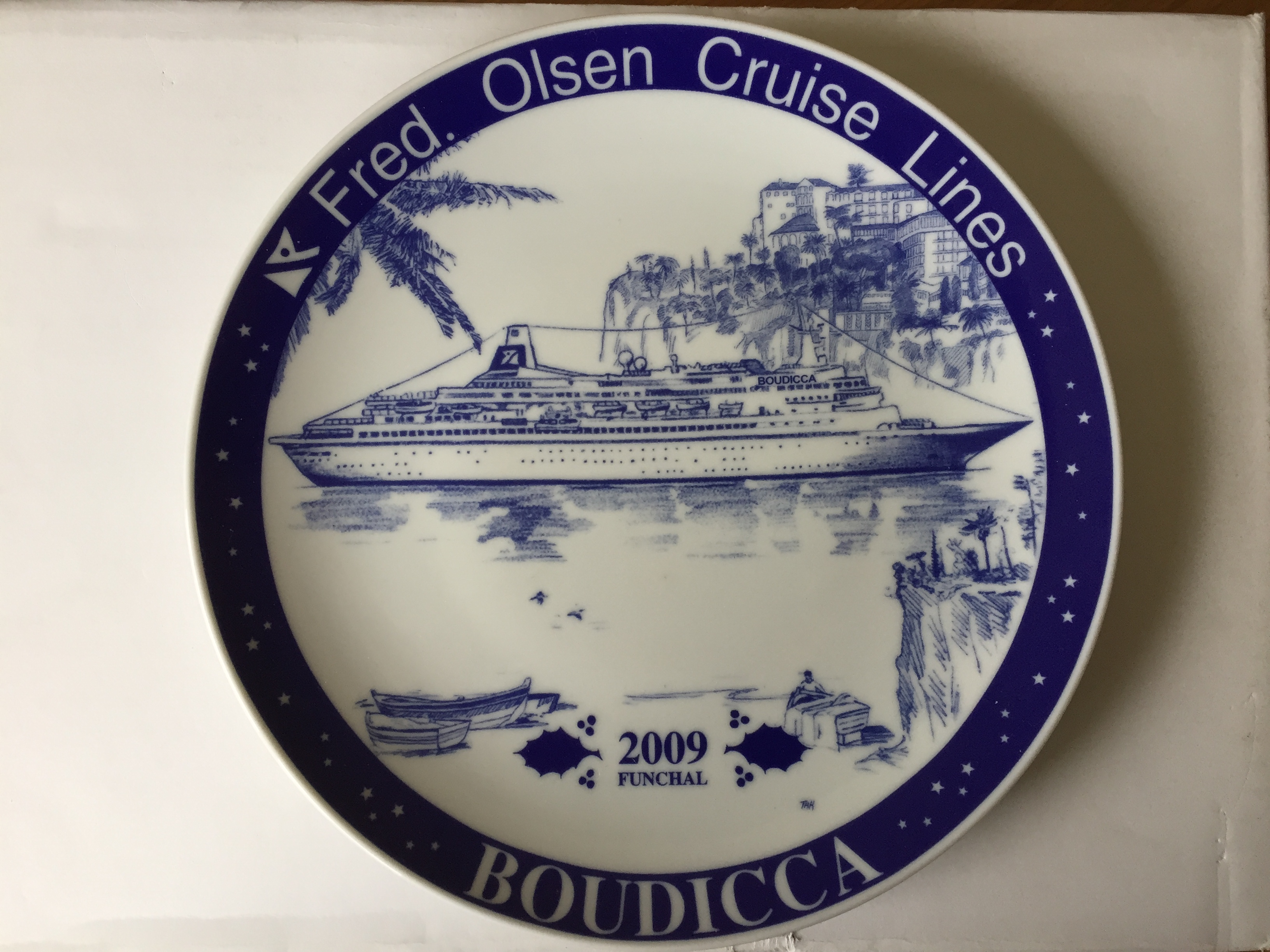 COMMEMORATIVE PLATE FROM THE FRED OLSEN CRUISE LINES LIMITED