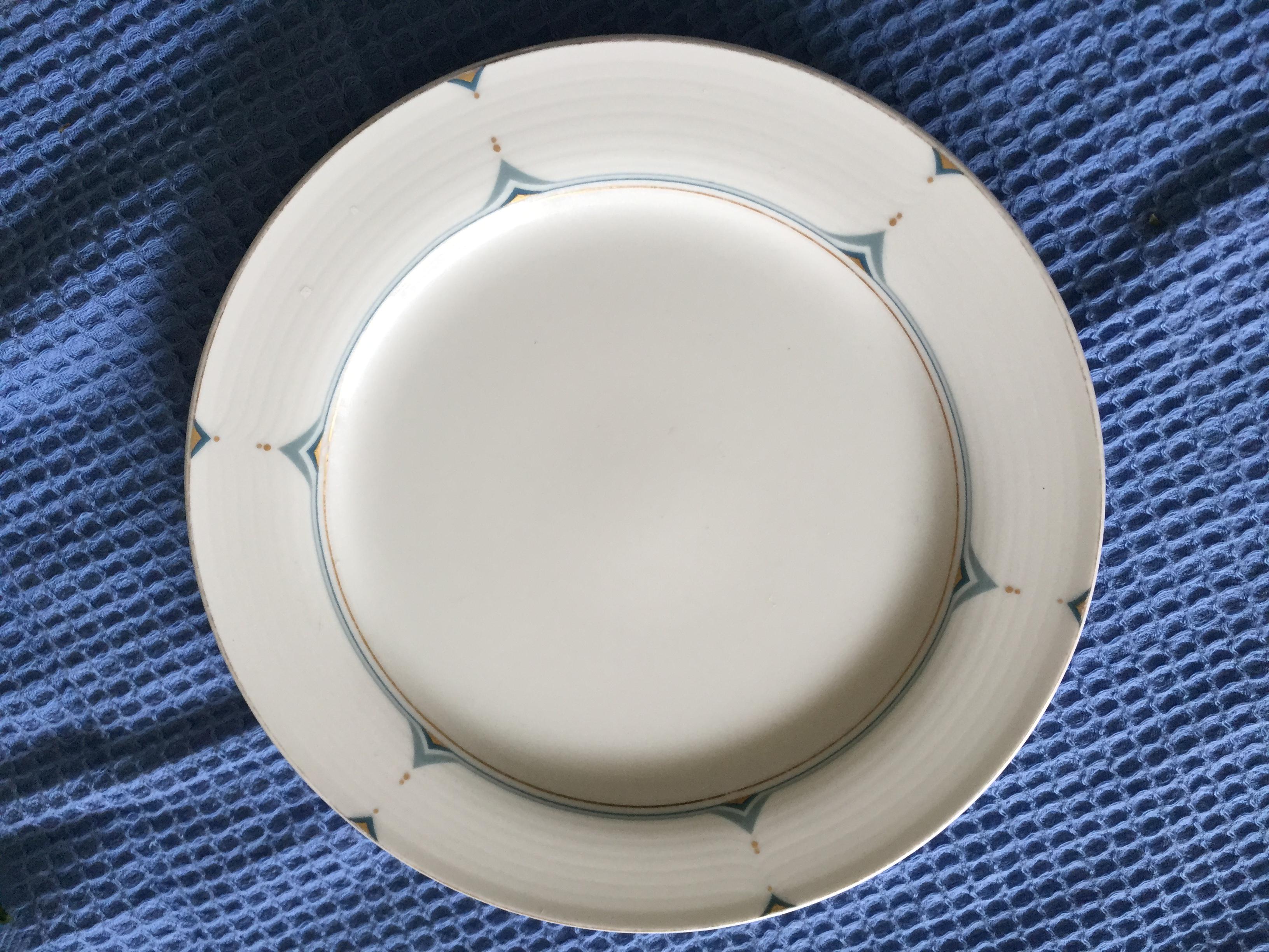 SOUVENIR CHINA PLATE FROM THE CRYSTAL CRUISES SHIPPING COMPANY 