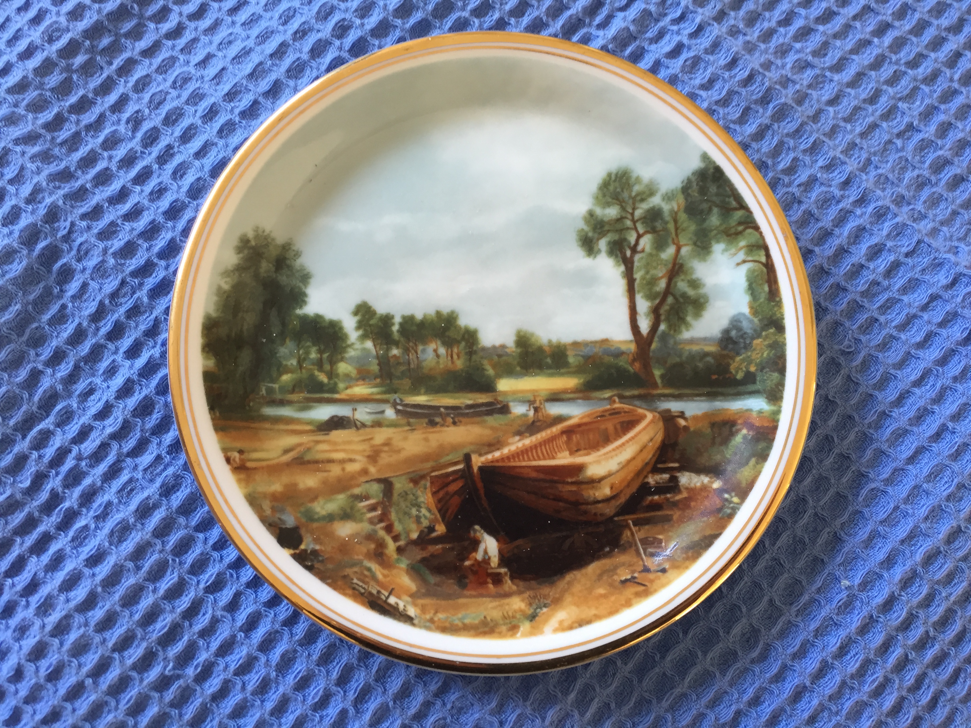 SOUVENIR DISPLAY PLATE SHOWING A FAMOUS PICTURE FROM JOHN CONSTABLE