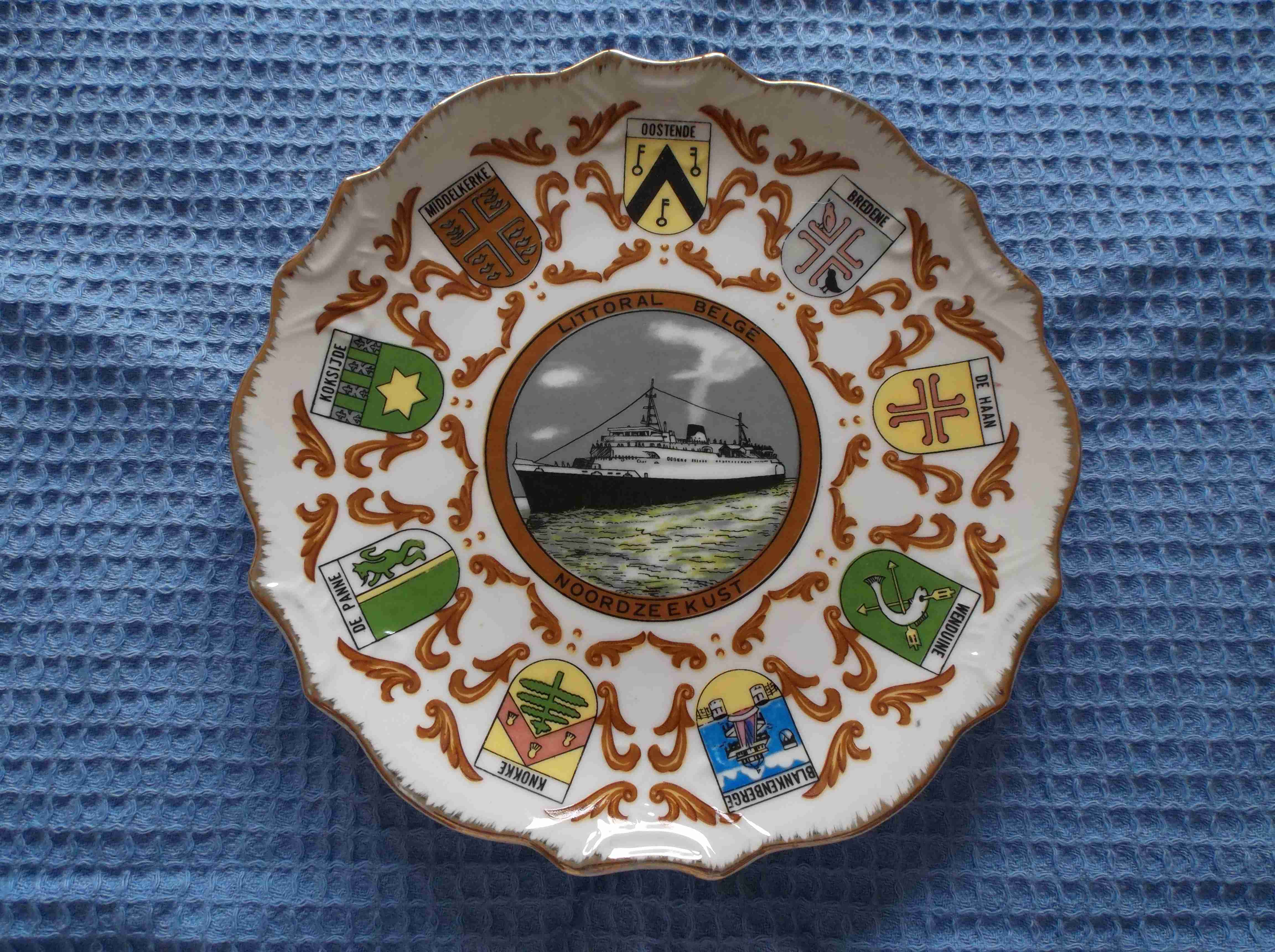 DECORATIVE HANGING CHINA PLATE FROM THE BELGIAN LINE COMPANY NOORDZEEKUST