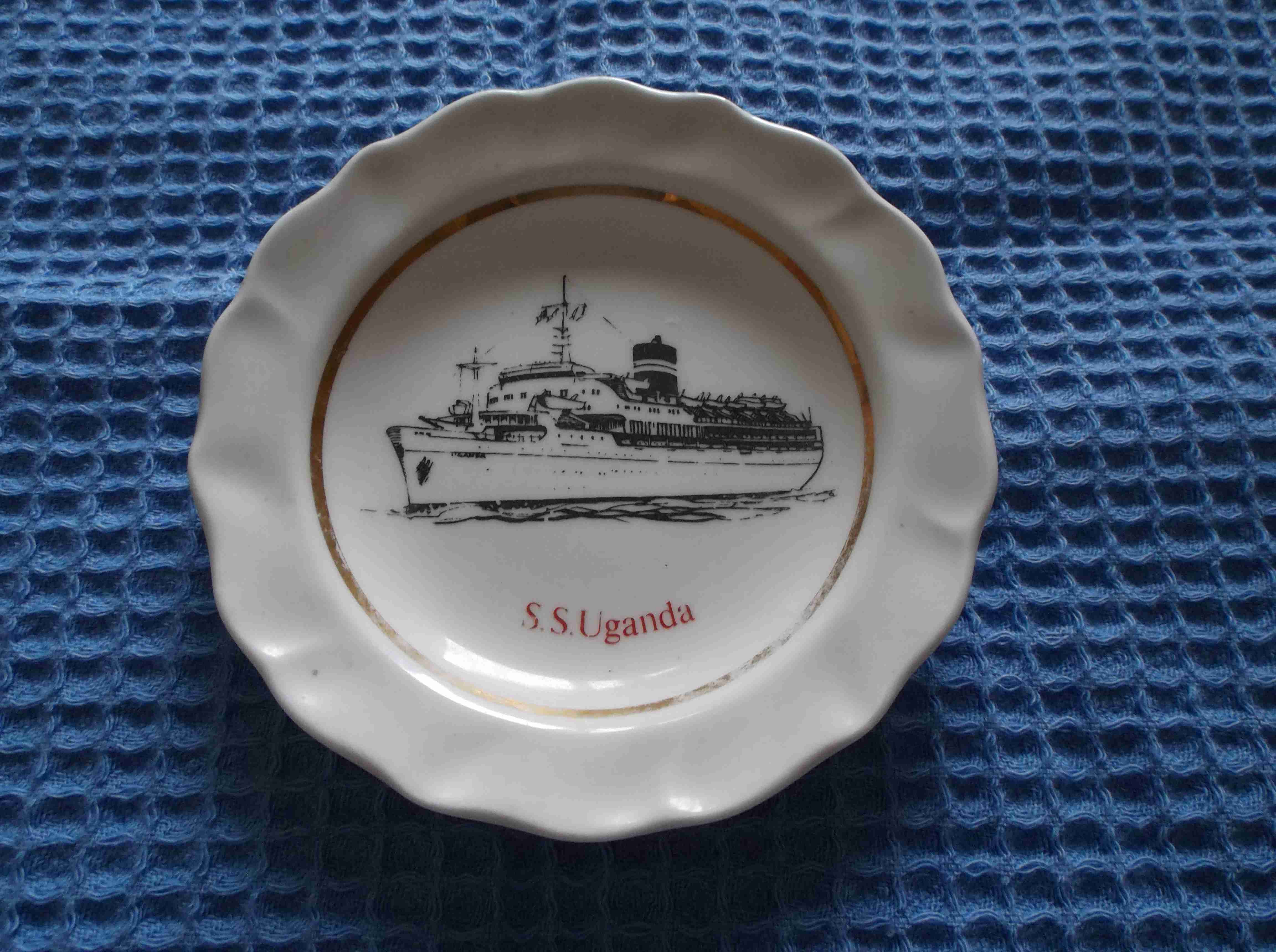 SUPERB DECORATIVE CHINA DISH SOUVENIR FROM THE SS UGANDA OF THE B.I.S.N.Co.
