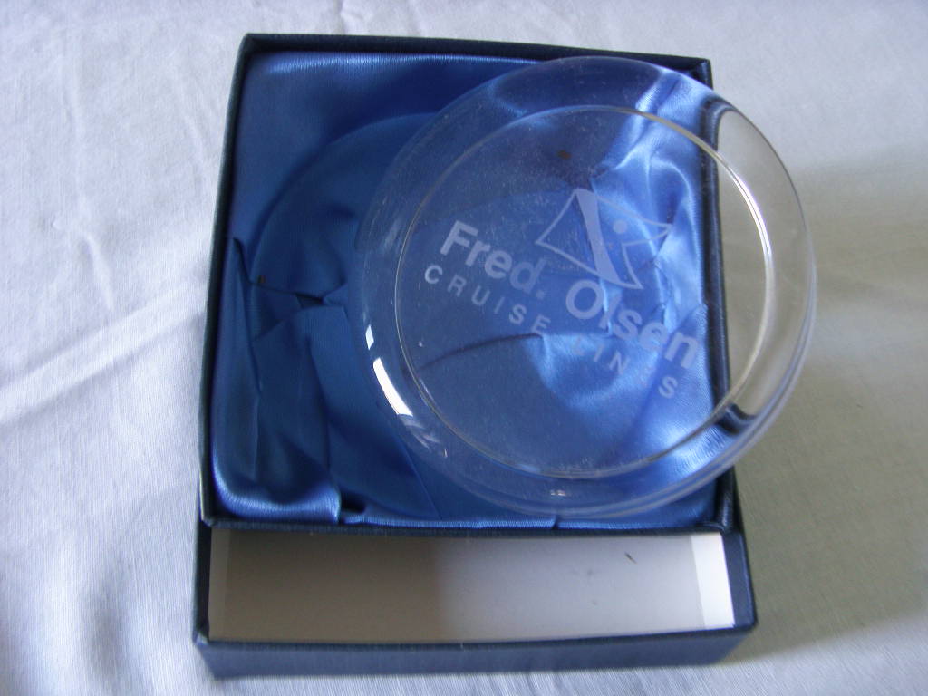 EARLY FRED OLSEN LINE SHIPPING COMPANY SOUVENIR GLASS PAPERWEIGHT FROM THE 1970's