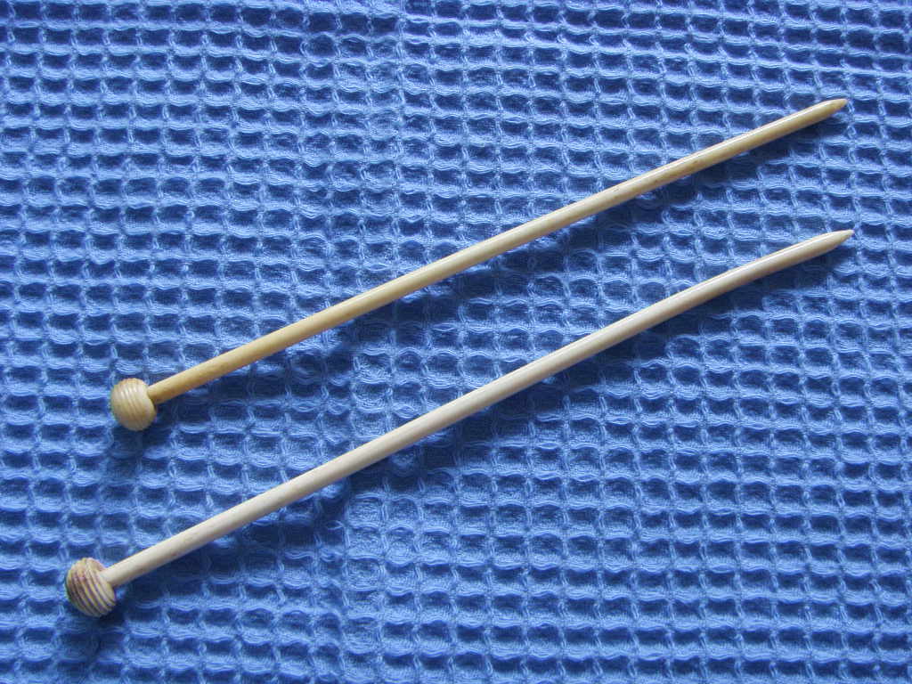 SMALL SIZED PAIR OF BONE/IVORY CARVED KNITTING NEEDLES