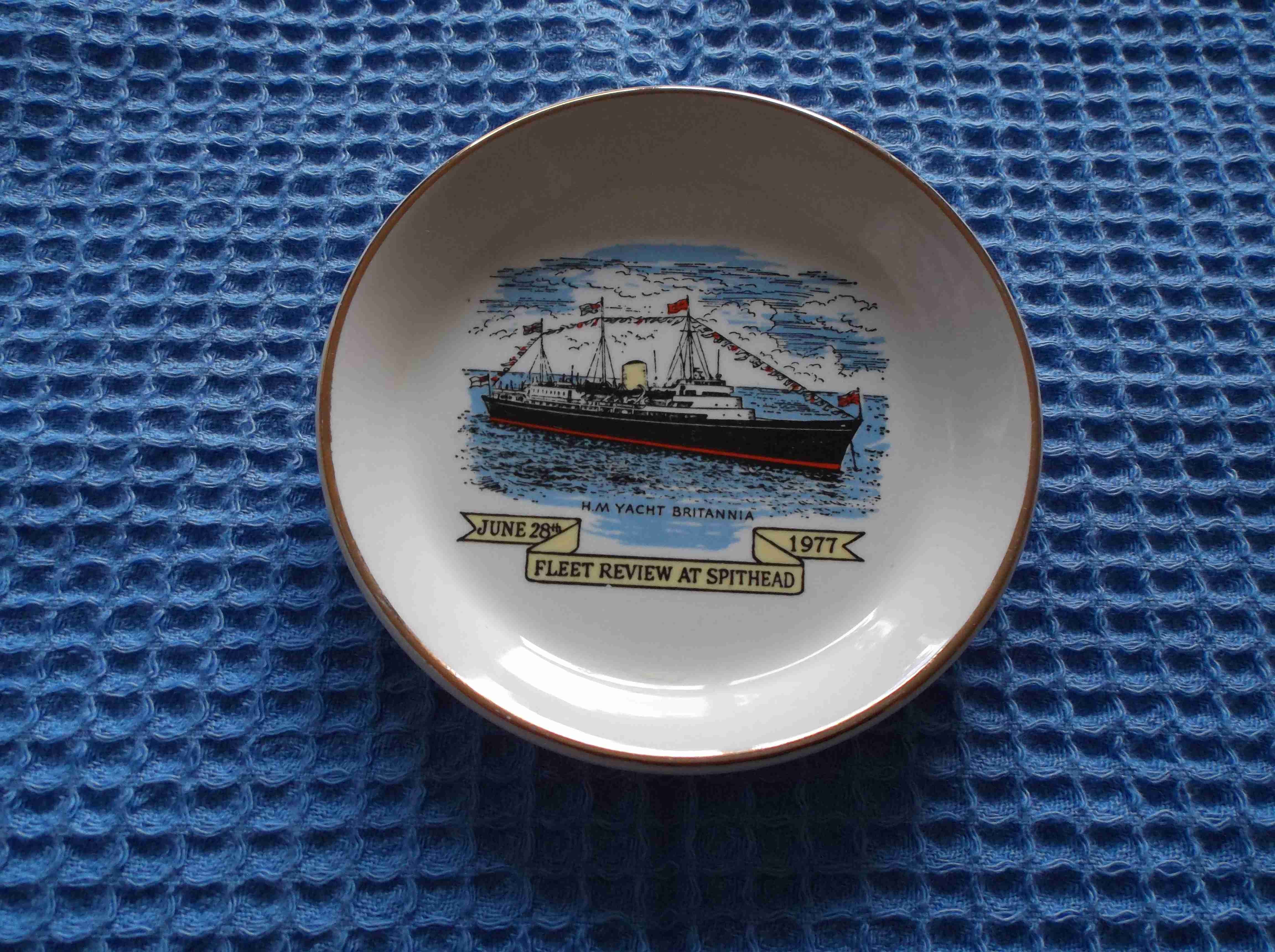 PICTURE DISH OF THE ROYAL YACHT BRITANNIA FLEET REVIEW AT SPITHEAD 1977