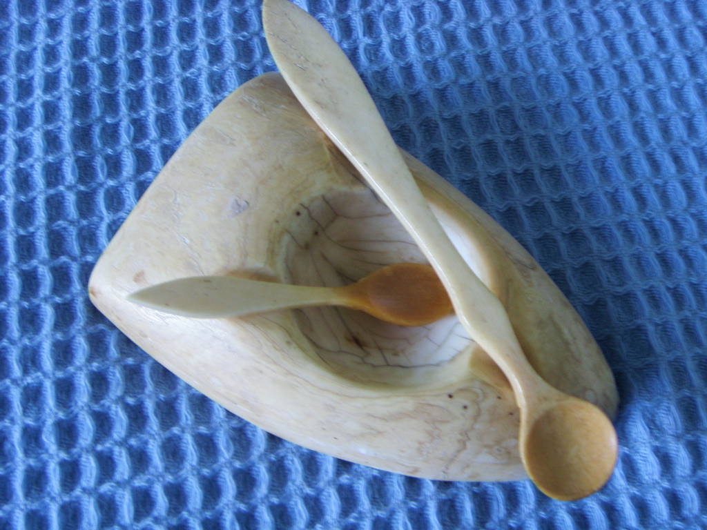 VERY OLD ORIGINAL WHALE TOOTH HAND CARVED ITEM