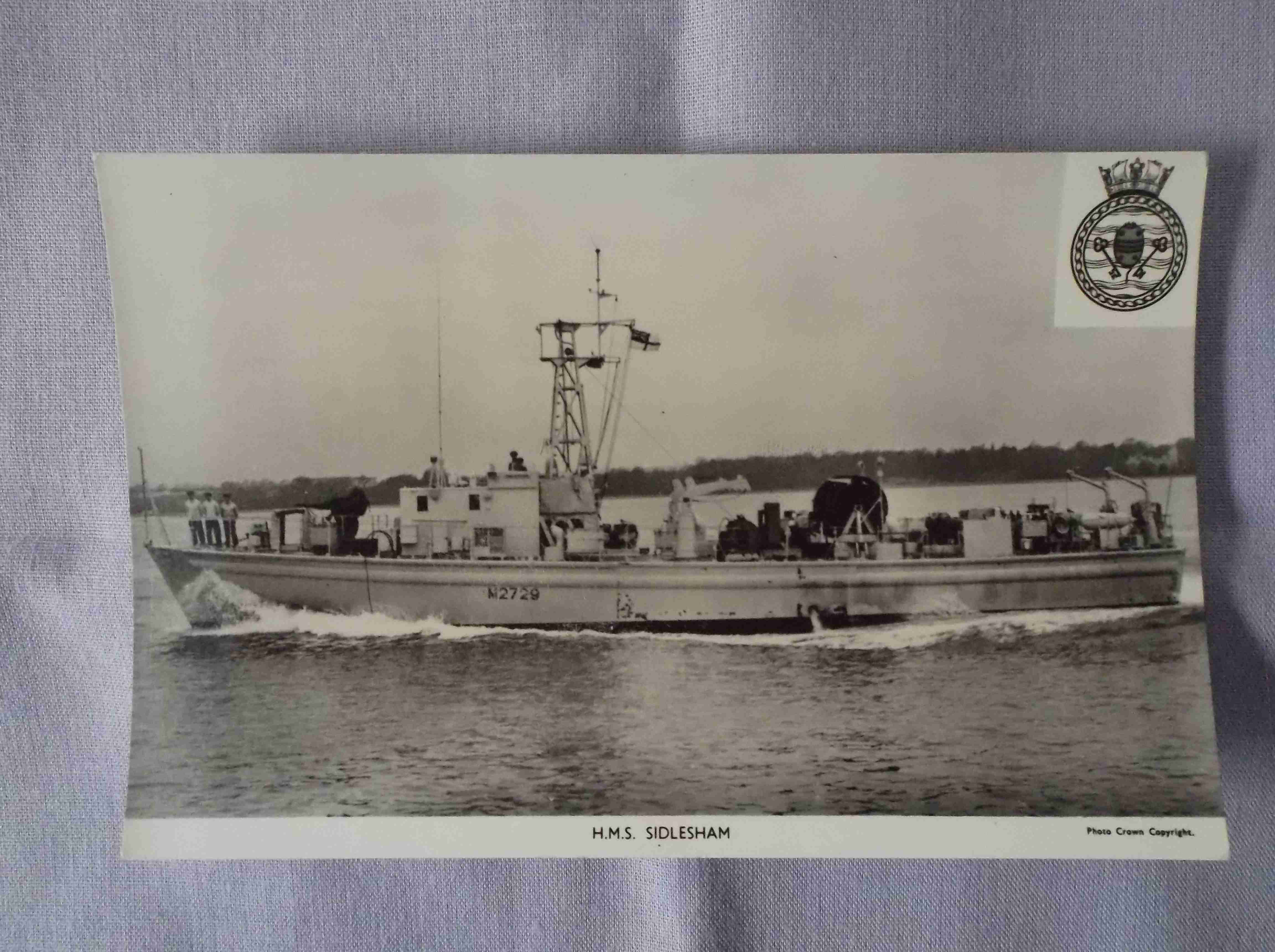 POSTCARD SIZE PHOTOGRAPH OF THE ROYAL NAVAL VESSEL HMS SIDLESHAM