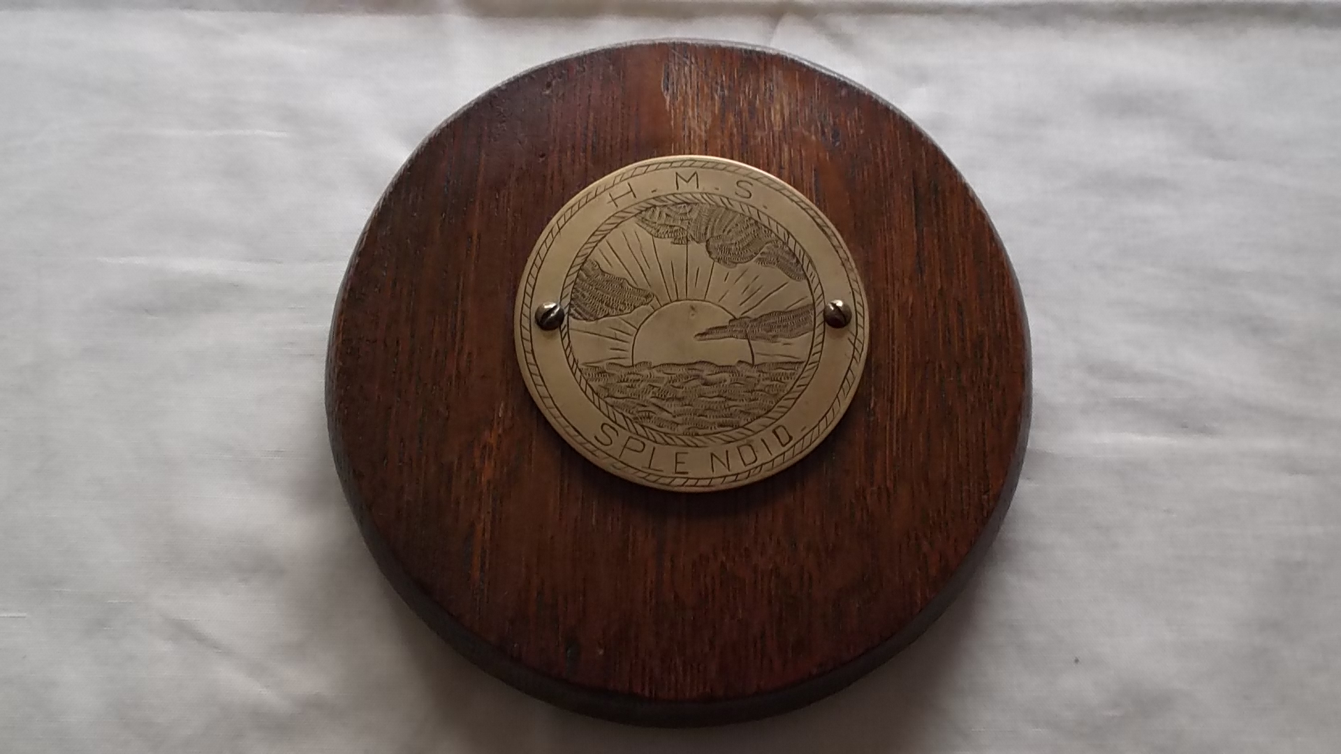 ROUND WOODEN PLAQUE SOUVENIR FROM HMS SPLENDID