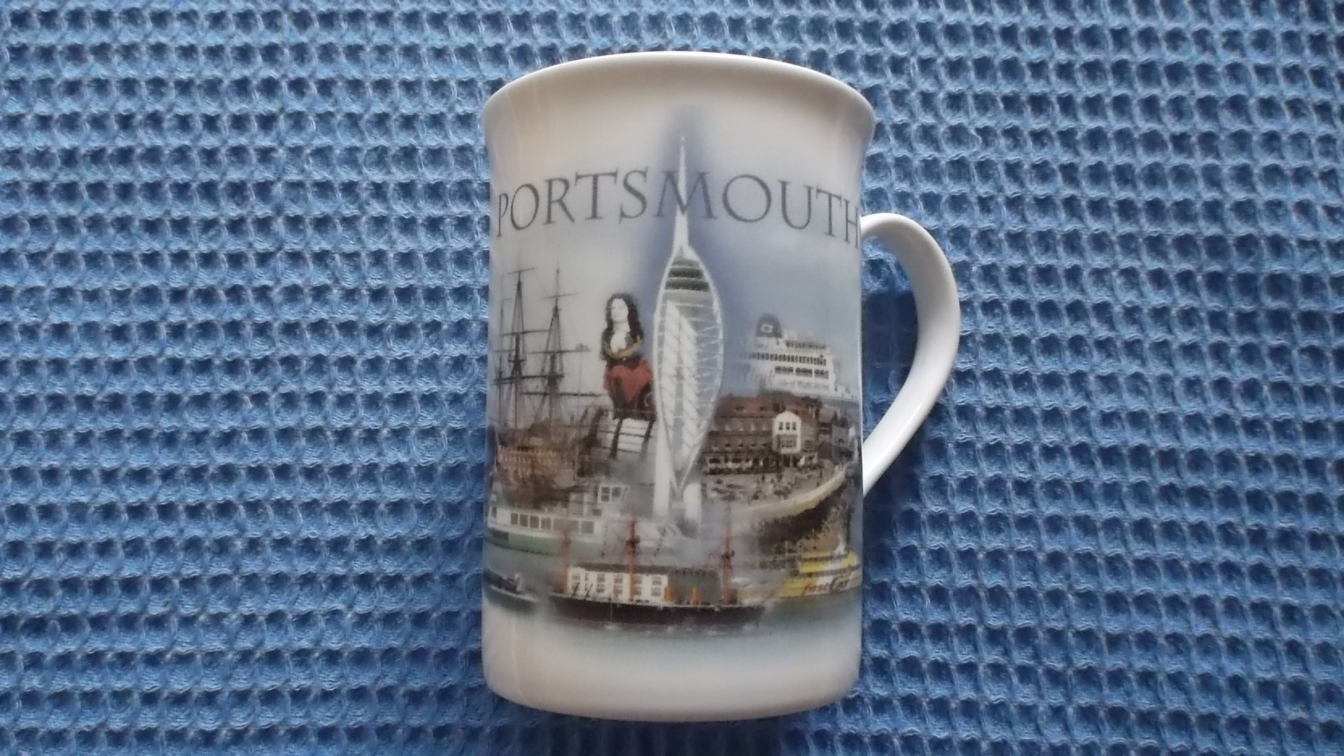 COMMEMORATIVE SOUVENIR MUG FROM THE FAMOUS VESSEL HMS VICTORY