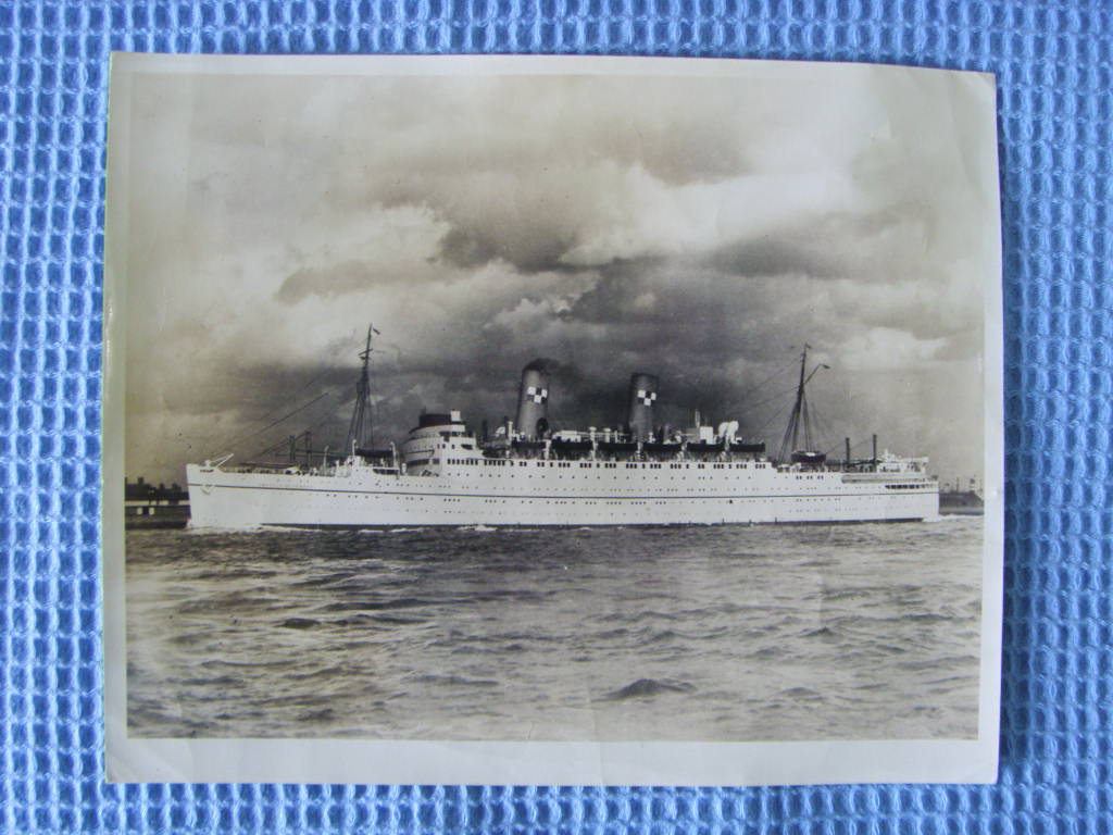 LARGE BLACK & WHITE PHOTOGRAPH OF THE VESSEL THE EMPRESS OF CANADA