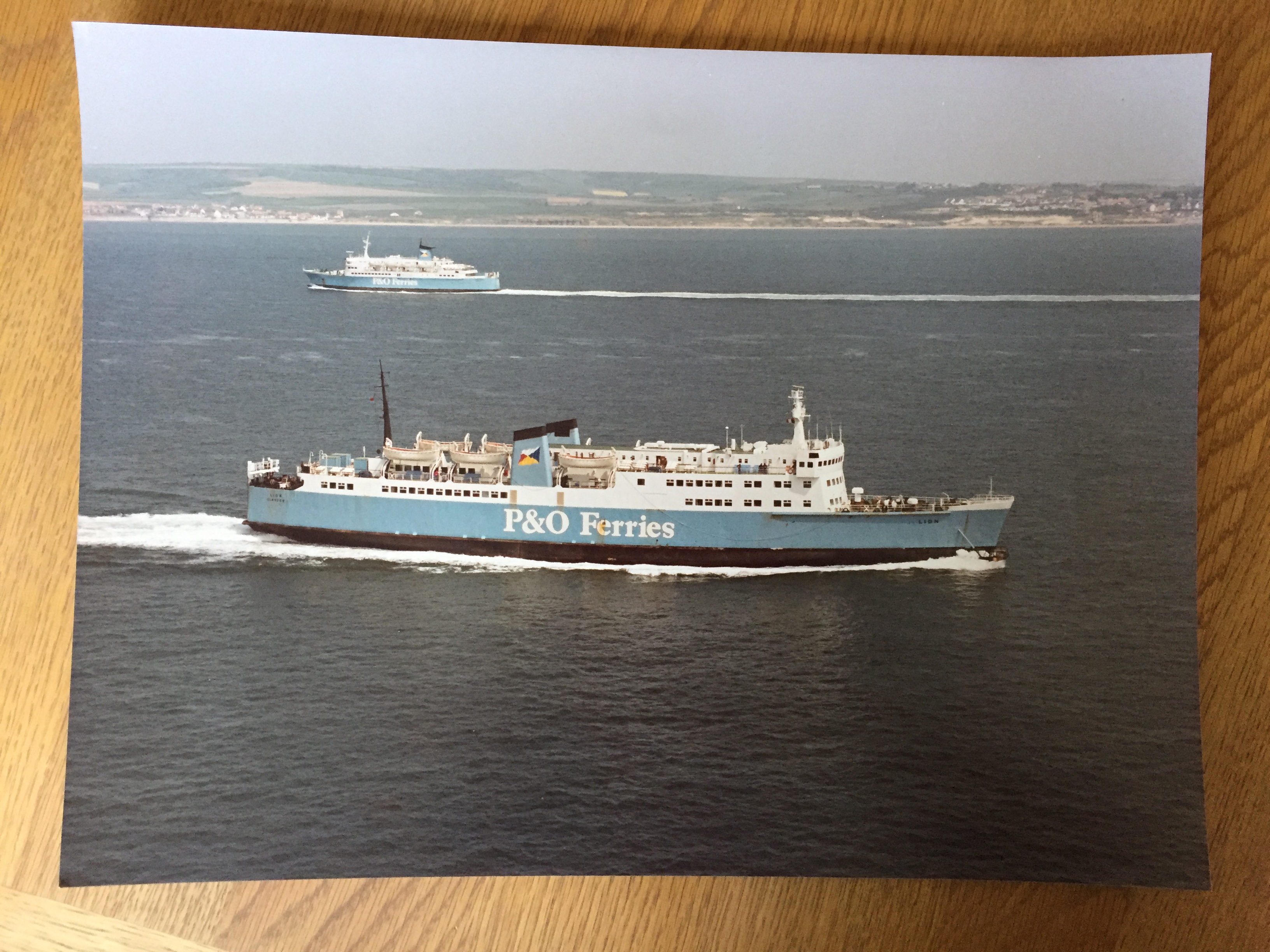 LARGE SIZE COLOUR PHOTOGRAPH OF THE P&O SEAGOING FERRY VESSEL LION