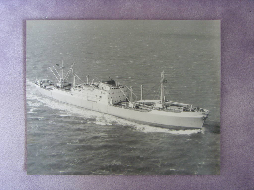 EXTRA LARGE SIZE B/W PHOTOGRAPH OF THE BRITISH VESSEL ST. THOMAS