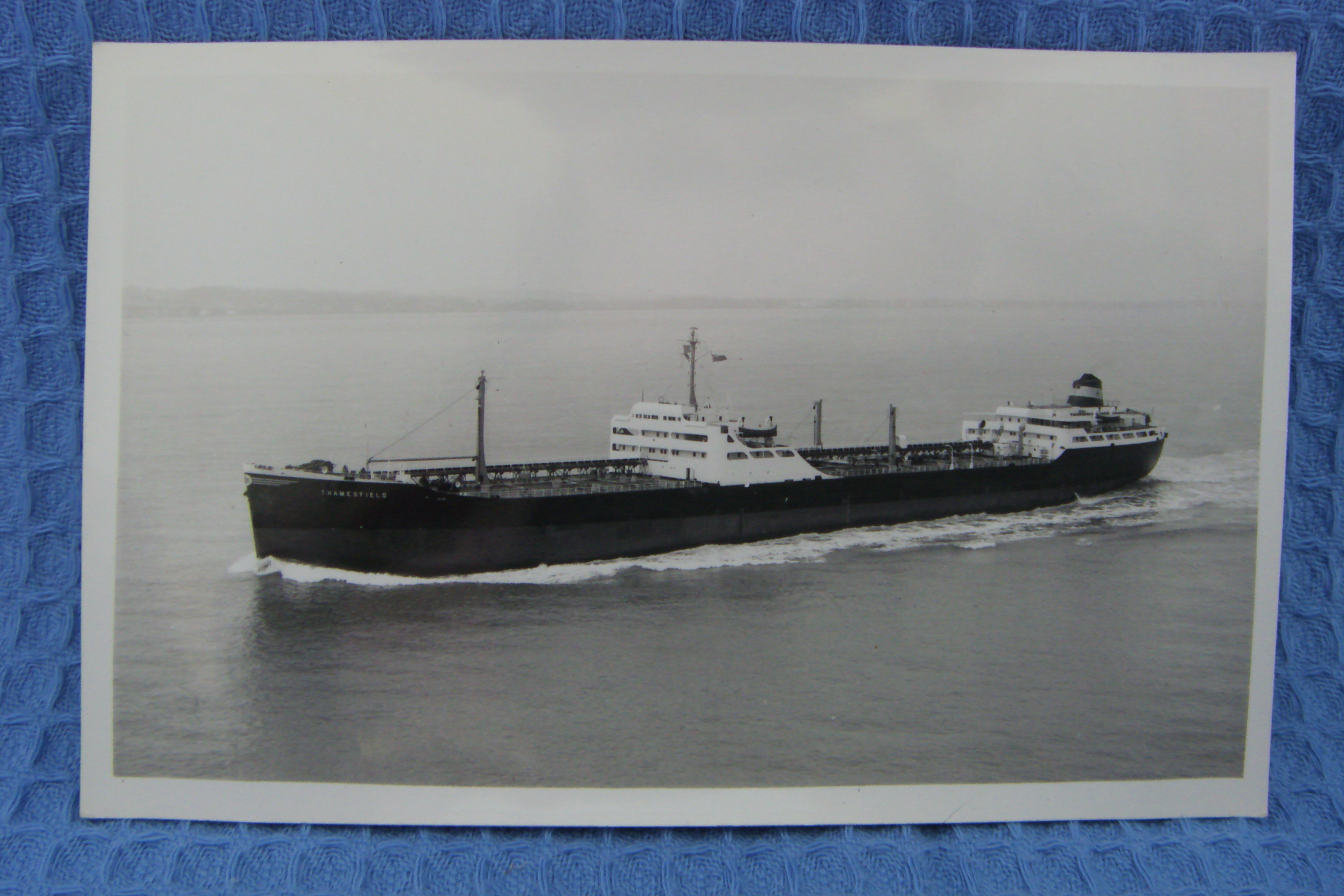 B/W PHOTOGRAPH OF THE HUNTING LINE VESSEL 'THAMESFIELD'